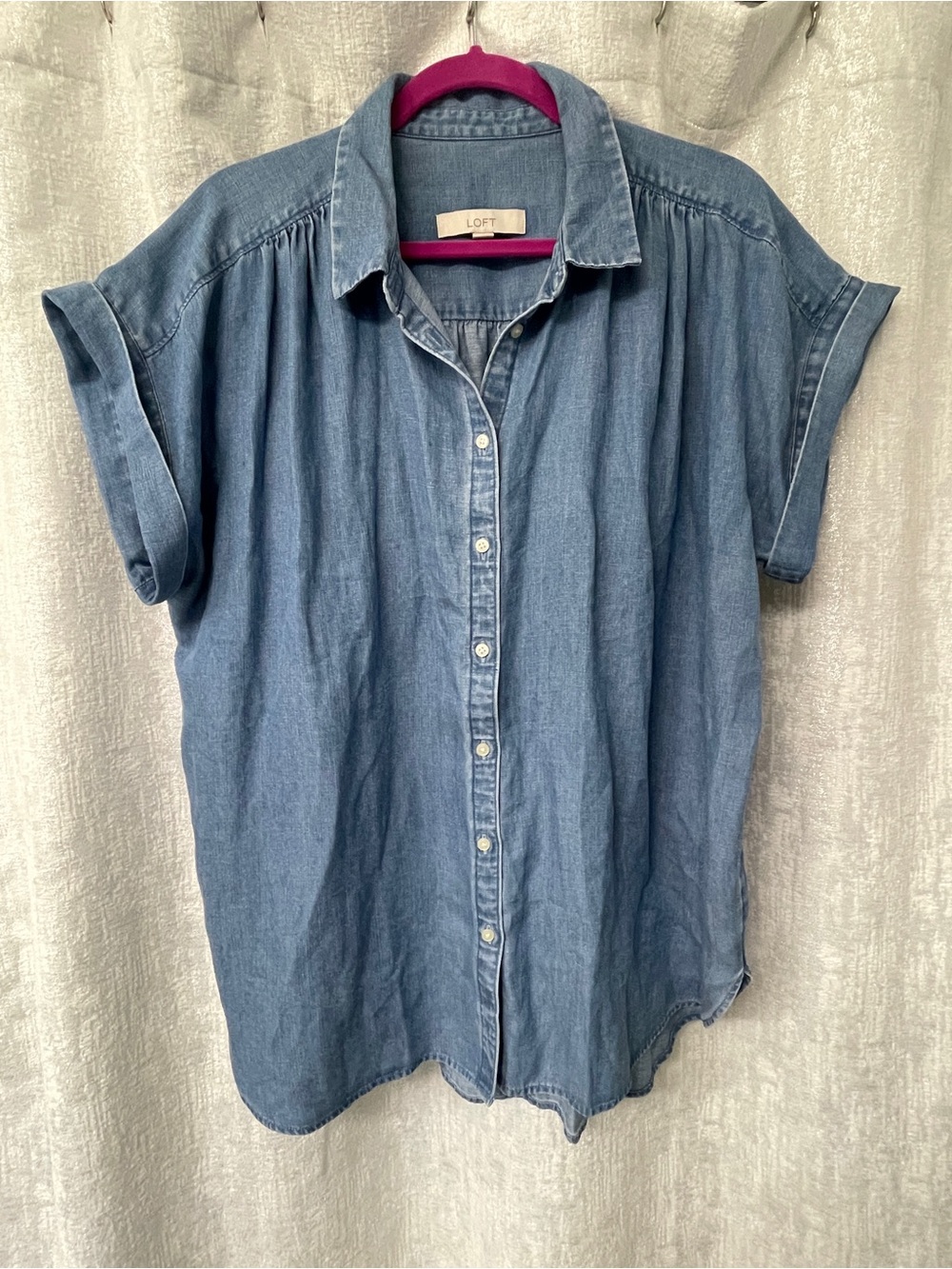 LOFT Womenโs XL Chambray Short-Sleeve Button-Down Shirt